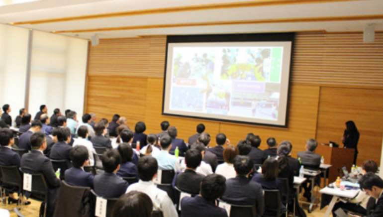 業務報告会の様子